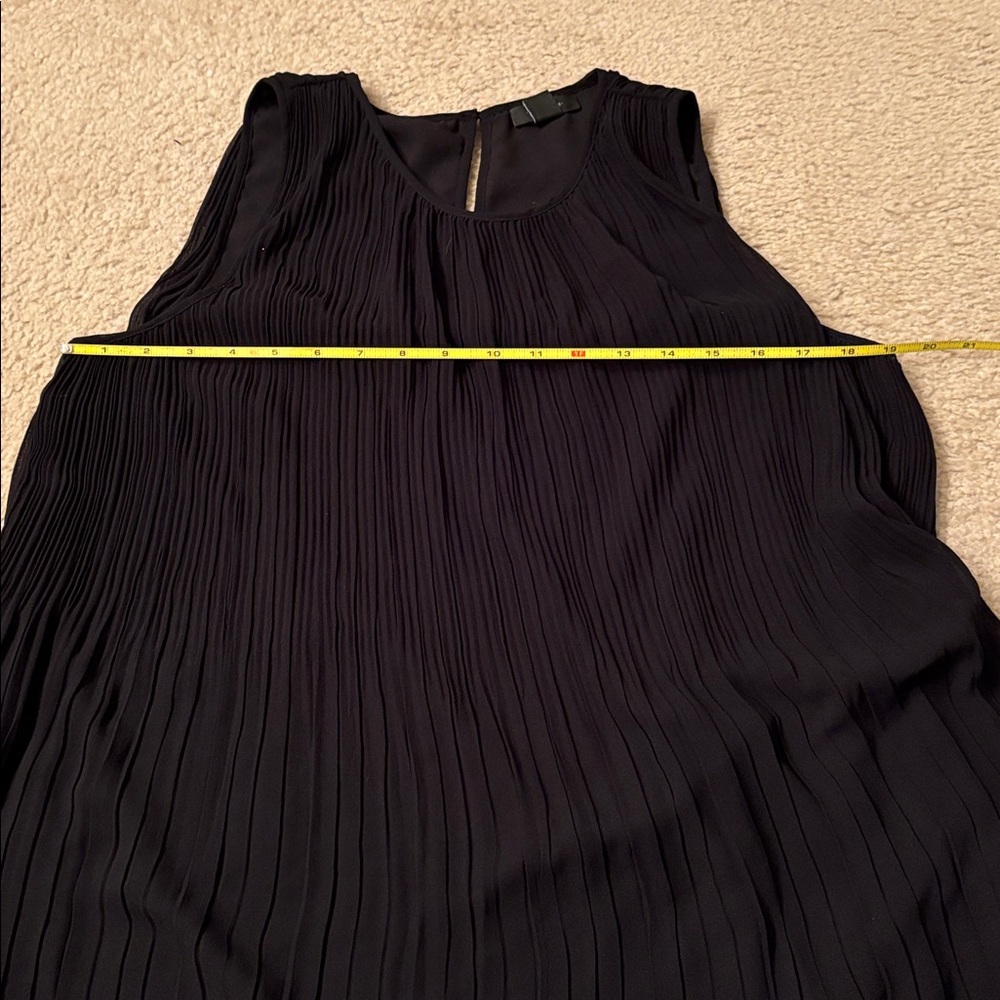 Halogen sleeveless flowy top, size M - Picture 6 of 6